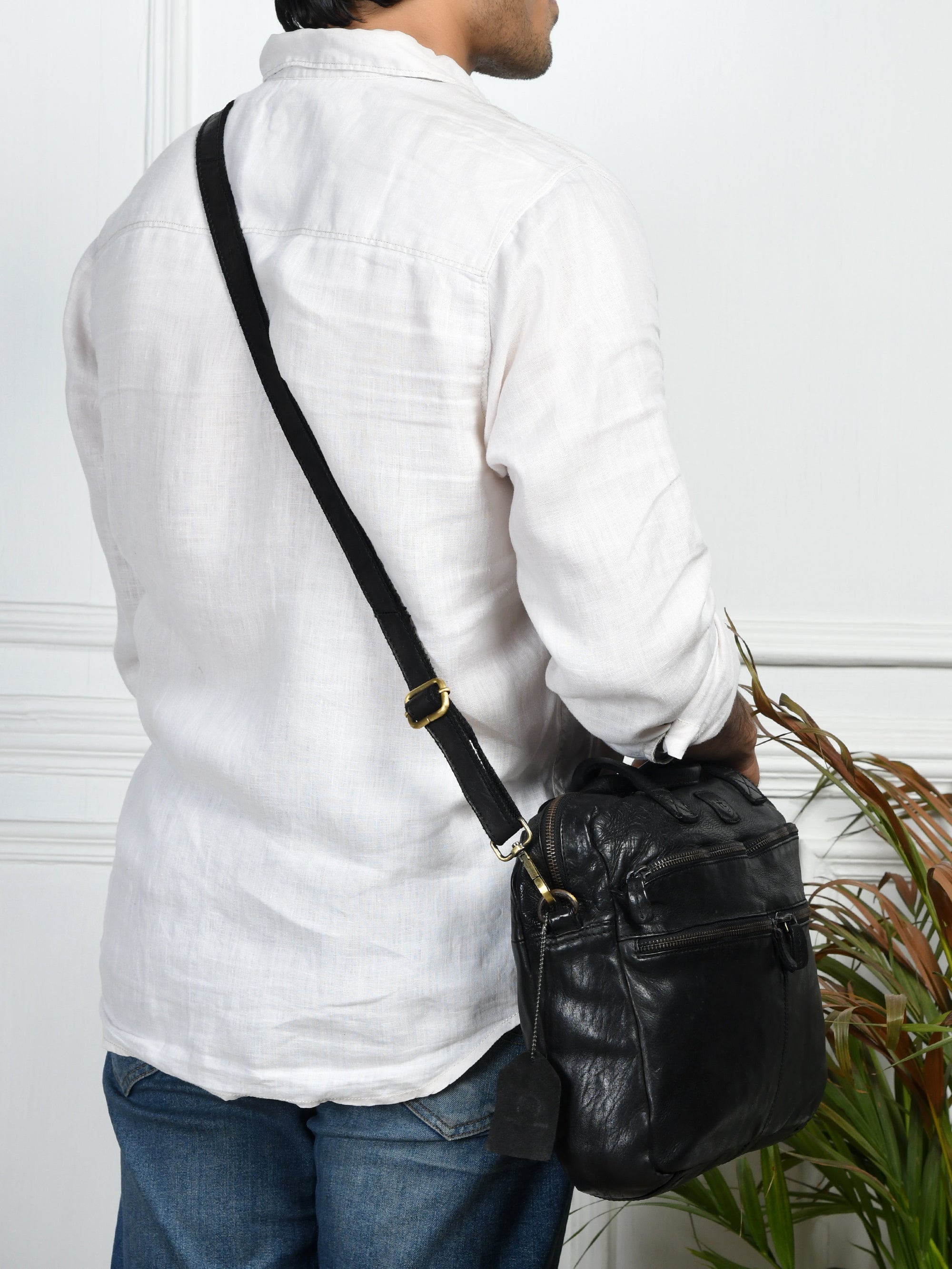 Voyager Vintage Leather Laptop Bag - Black Colour