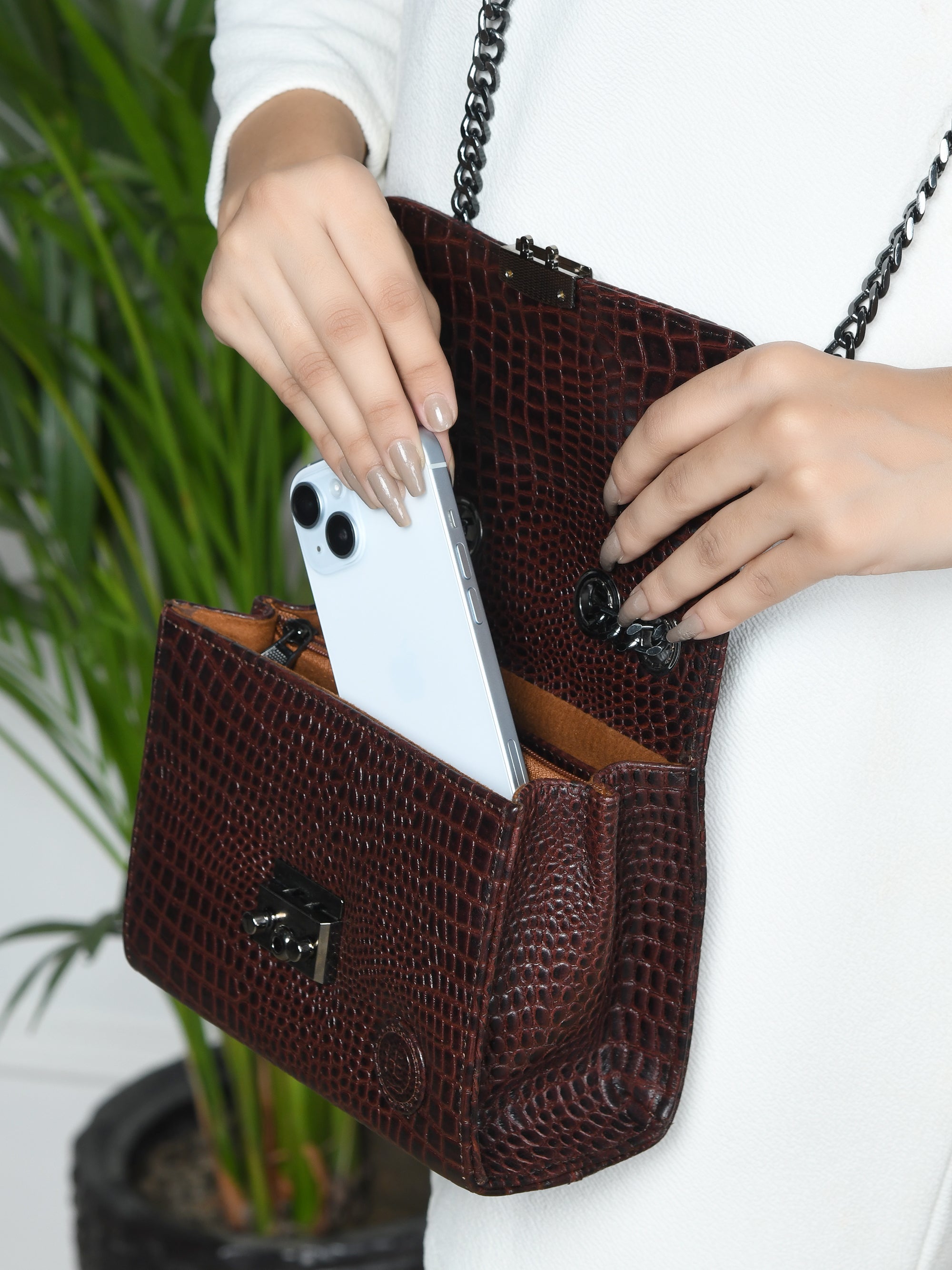 Obsidian Executive Leather Briefcase - Maroon colour