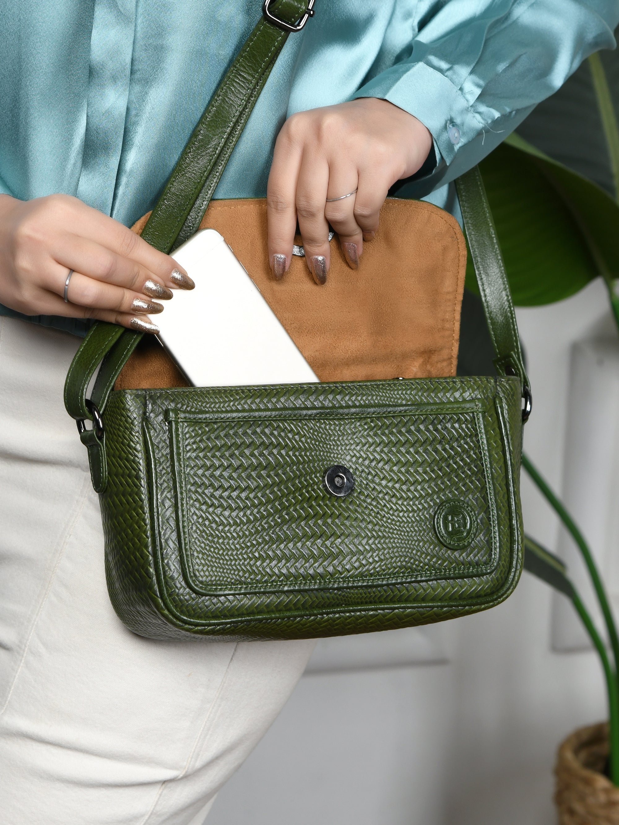 Chic Leather Women's Handbag - Olive Colour