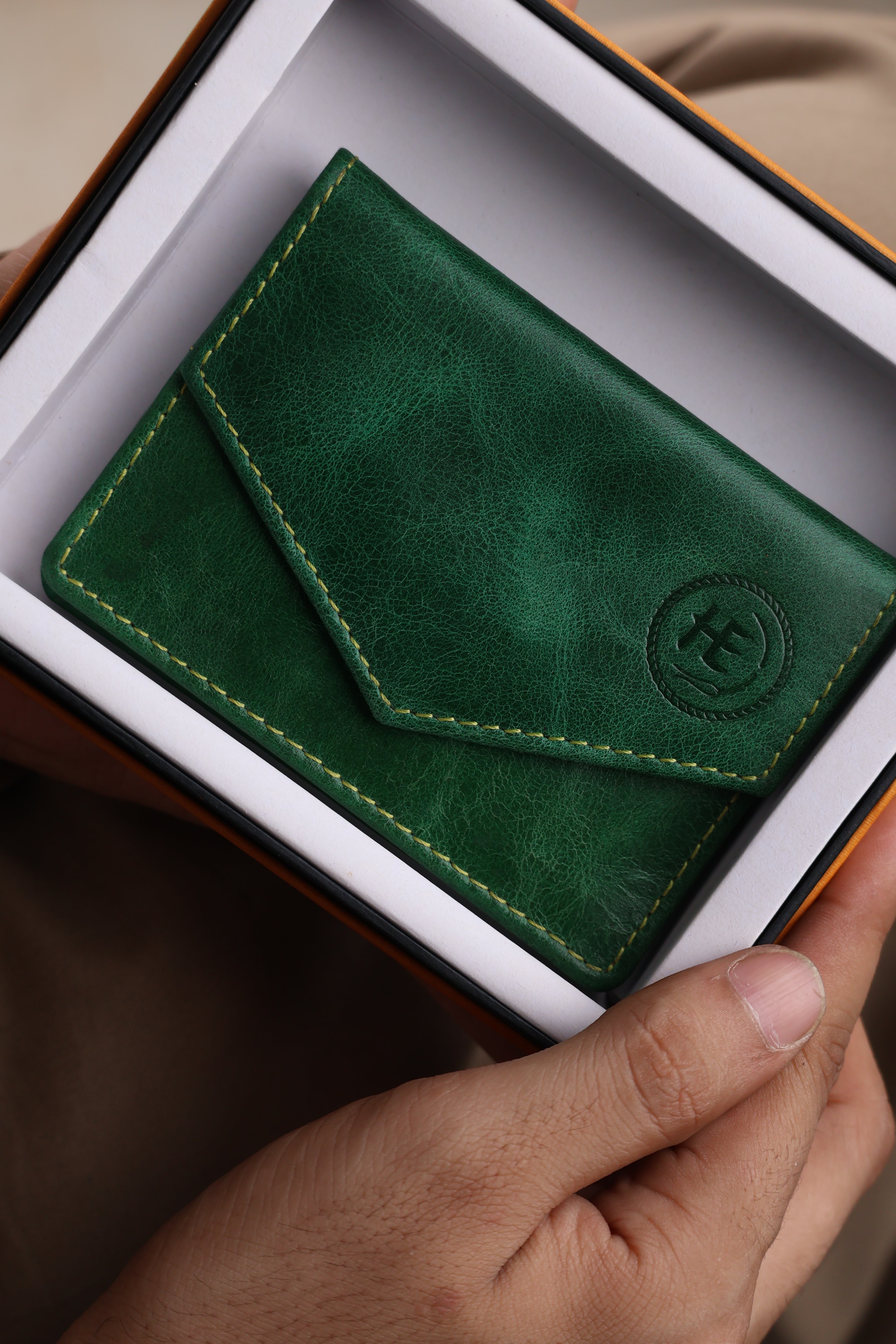 Emerald Regency Compact Vintage Leather Card Wallet - Rich Green